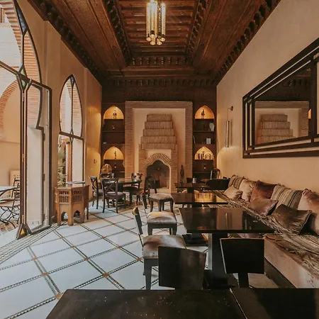 Riad Le Perroquet Bleu Suites & Spa-3